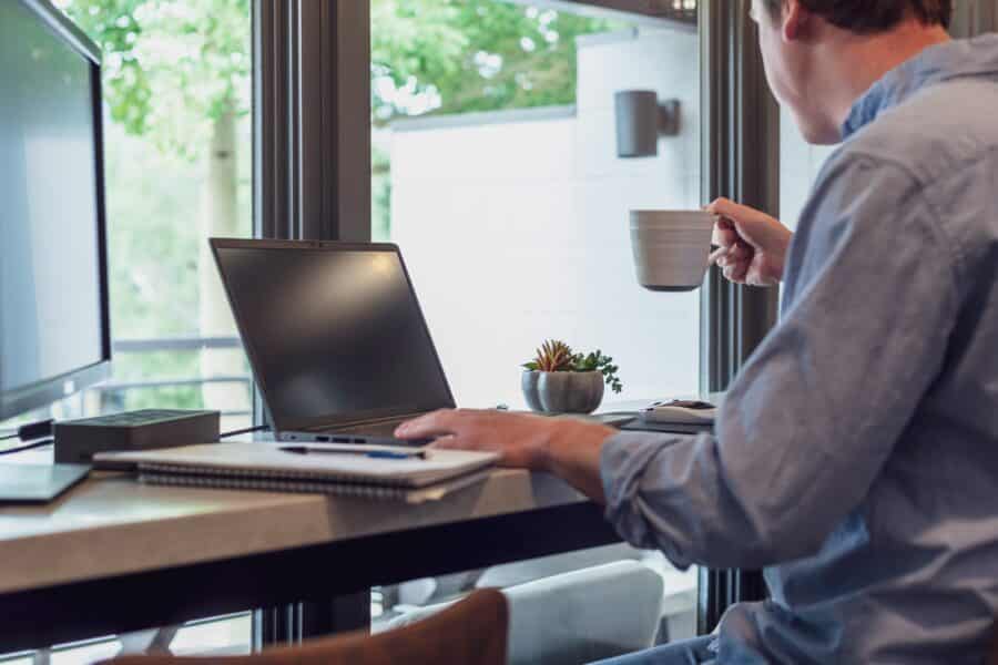 Working Remotely in 2022: Remote Work Best Practices to Crush Working From Home